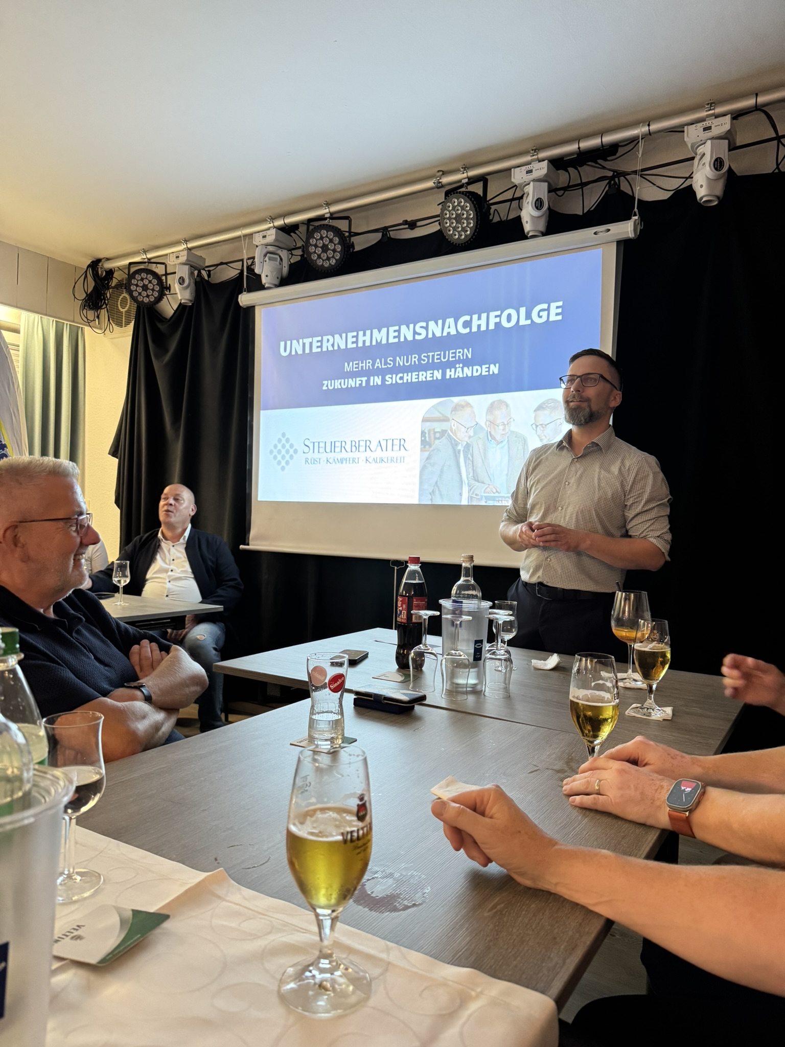 Fabian Kaukereit beim Unternehmerabend in Rhauderfehn